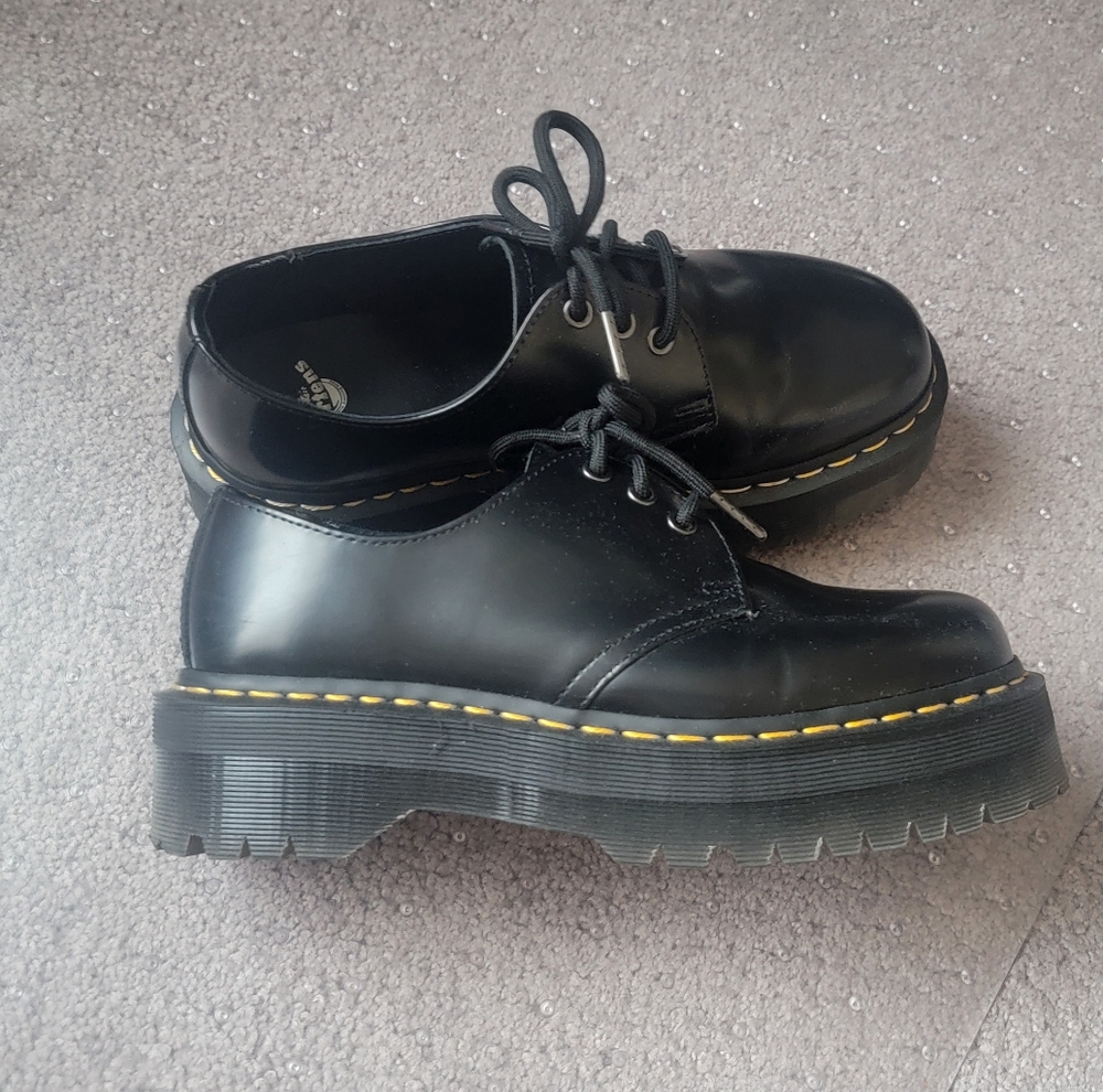 Platform Dr. Martens Black Leather Oxfords w/Yellow Stitching Mens 8 / Womens 9